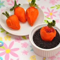 Easy Easter Dessert: Oreo Dirt Cups with Chocolate Covered Strawberry Carrots